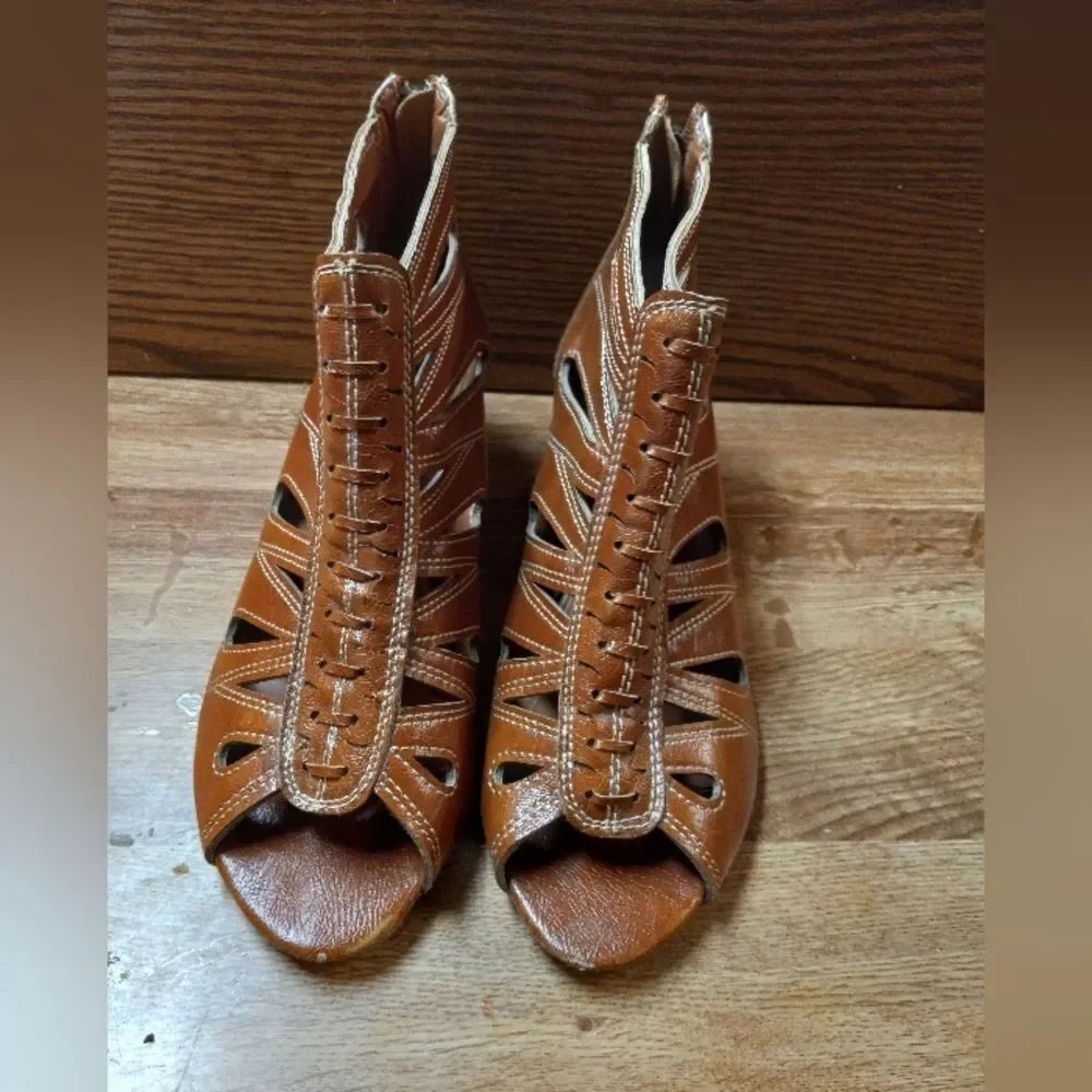 N.Y V.I.P Wedge Sandals - Picture 2 of 8